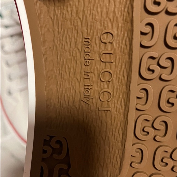 Gucci White Sneakers with Red and Green Accents - Picture 7 of 13